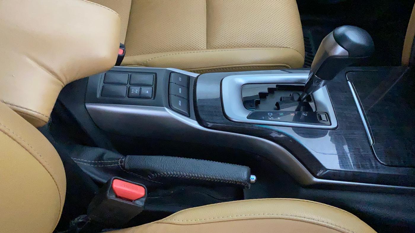2023 Toyota Fortuner 4X4 AT 2.8 DIESEL, Diesel, Automatic, 83,884 km, Gear Lever