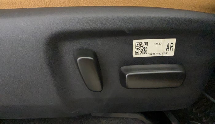 2023 Toyota Fortuner 4X4 AT 2.8 DIESEL, Diesel, Automatic, 83,352 km, Driver Side Adjustment Panel