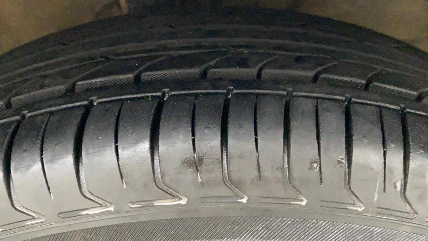 2018 Maruti Swift VDI, Diesel, Manual, 66,721 km, Right Front Tyre Tread