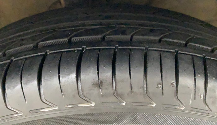 2018 Maruti Swift VDI, Diesel, Manual, 66,721 km, Right Front Tyre Tread