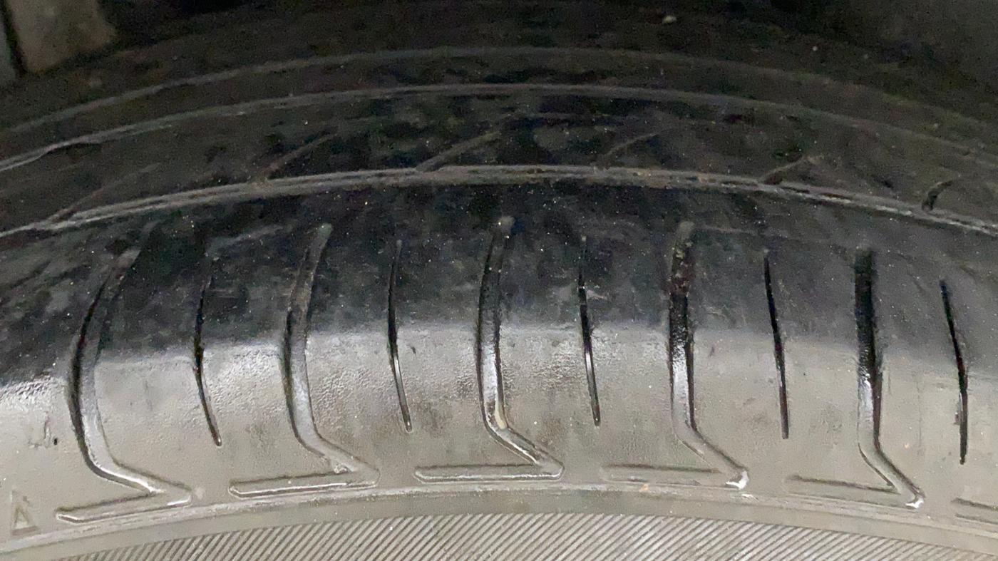 2018 Maruti Swift VDI, Diesel, Manual, 66,721 km, Right Rear Tyre Tread