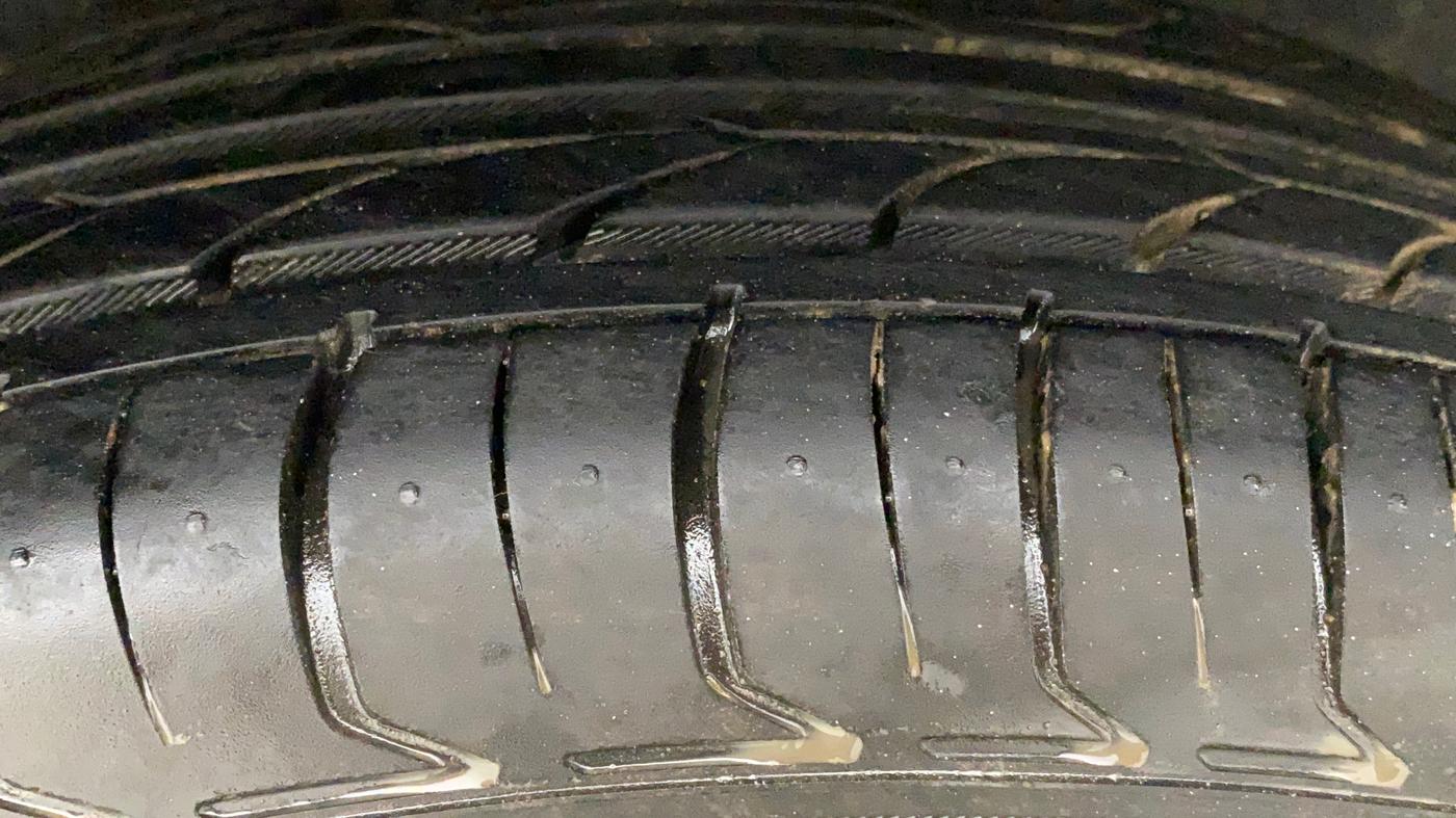 2018 Maruti Swift VDI, Diesel, Manual, 66,721 km, Left Rear Tyre Tread