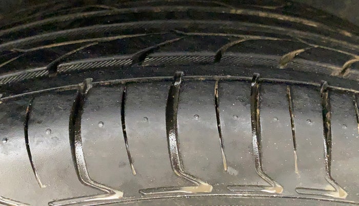 2018 Maruti Swift VDI, Diesel, Manual, 66,721 km, Left Rear Tyre Tread