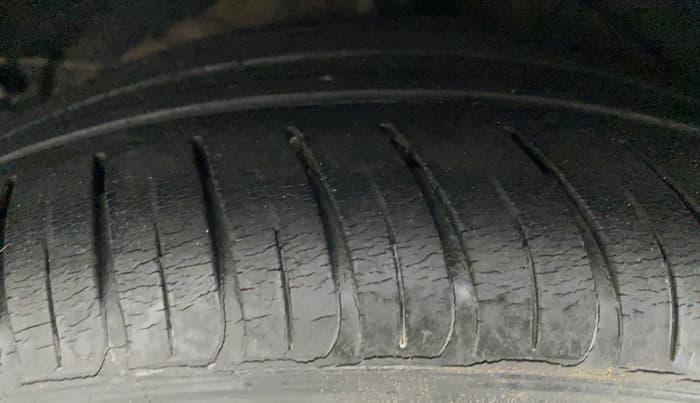2017 Hyundai New Elantra 2.0 SX(O) AT PETROL, Petrol, Automatic, 51,616 km, Right Rear Tyre Tread