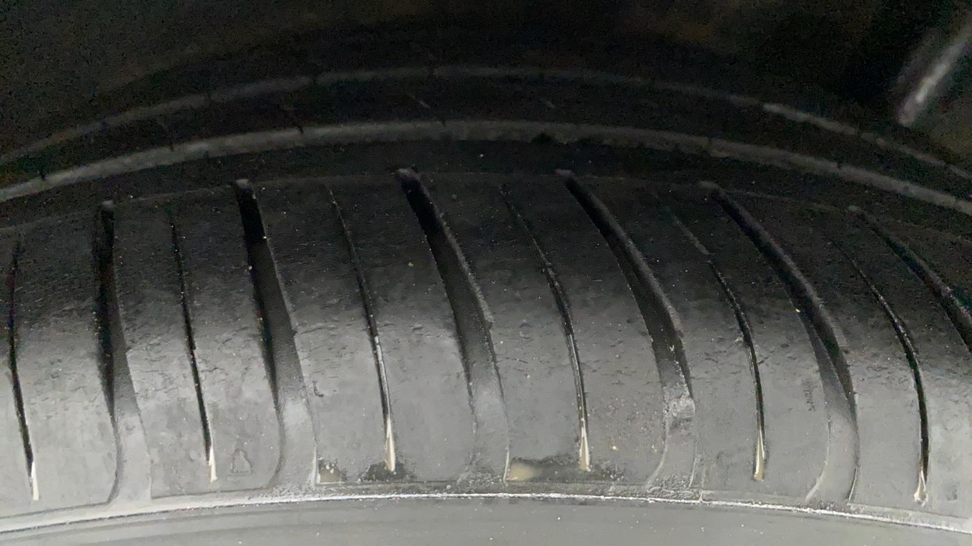 2017 Hyundai New Elantra 2.0 SX(O) AT PETROL, Petrol, Automatic, 51,616 km, Left Rear Tyre Tread