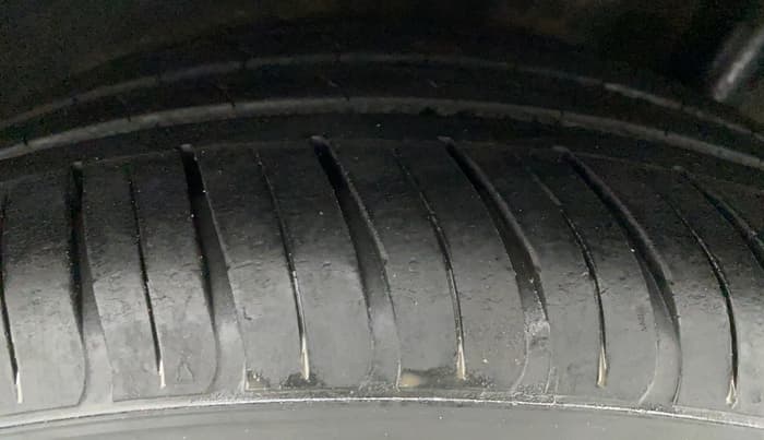 2017 Hyundai New Elantra 2.0 SX(O) AT PETROL, Petrol, Automatic, 51,616 km, Left Rear Tyre Tread