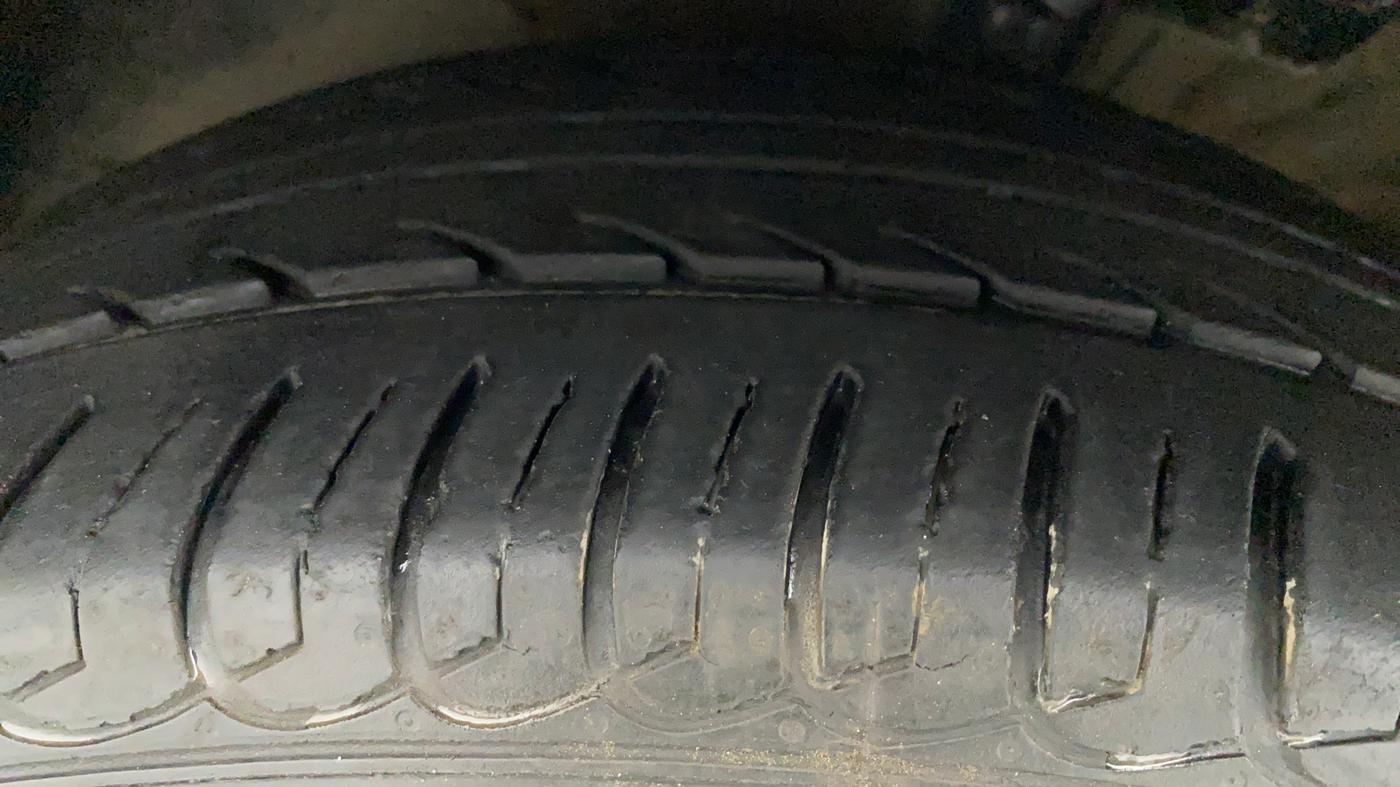 2017 Hyundai New Elantra 2.0 SX(O) AT PETROL, Petrol, Automatic, 51,616 km, Left Front Tyre Tread