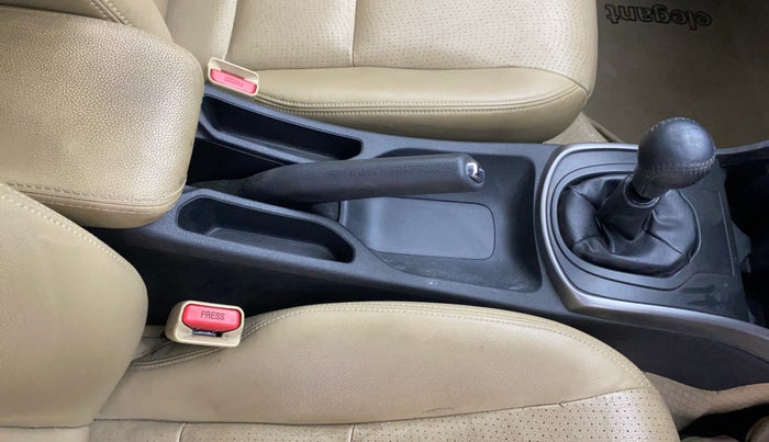 2015 Honda City 1.5L I-VTEC VX, Petrol, Manual, 1,04,537 km, Gear Lever