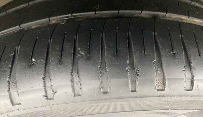 2015 Honda City 1.5L I-VTEC VX, Petrol, Manual, 1,04,537 km, Left Front Tyre Tread