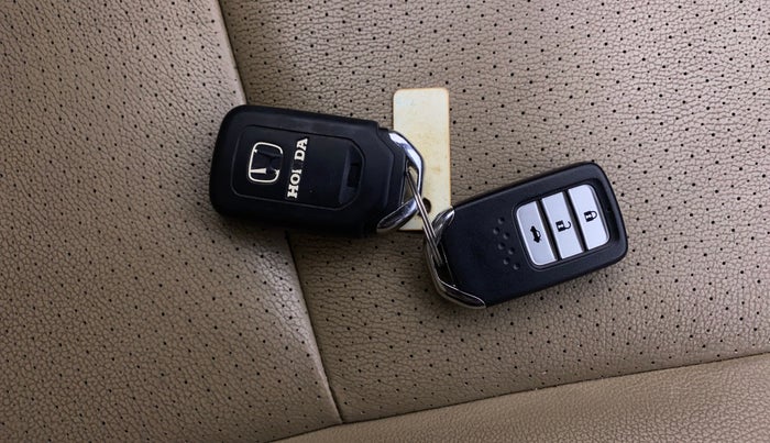 2015 Honda City 1.5L I-VTEC VX, Petrol, Manual, 1,04,537 km, Key Close Up