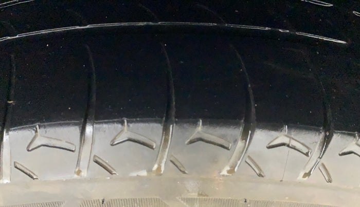 2013 Honda Brio V MT, Petrol, Manual, 1,19,328 km, Left Rear Tyre Tread