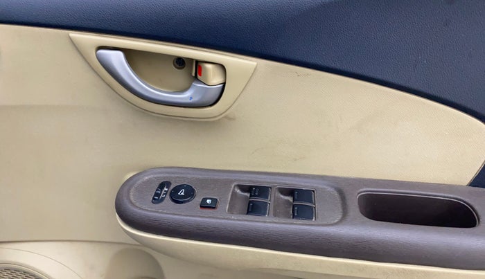 2013 Honda Brio V MT, Petrol, Manual, 1,19,328 km, Driver Side Door Panels Control