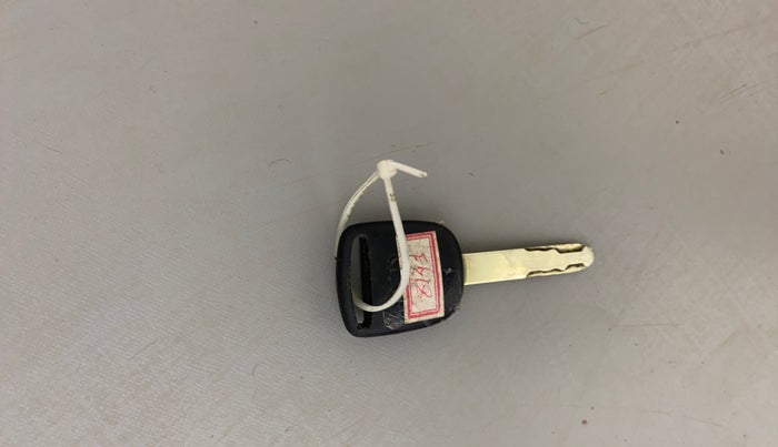 2013 Honda Brio V MT, Petrol, Manual, 1,19,328 km, Key Close Up