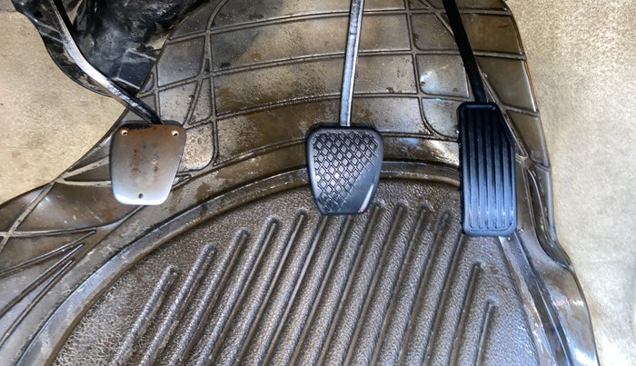 2013 Honda Brio V MT, Petrol, Manual, 1,19,328 km, Pedals