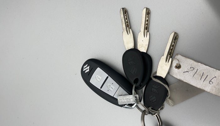 2015 Maruti Swift ZXI, Petrol, Manual, 64,697 km, Key Close Up