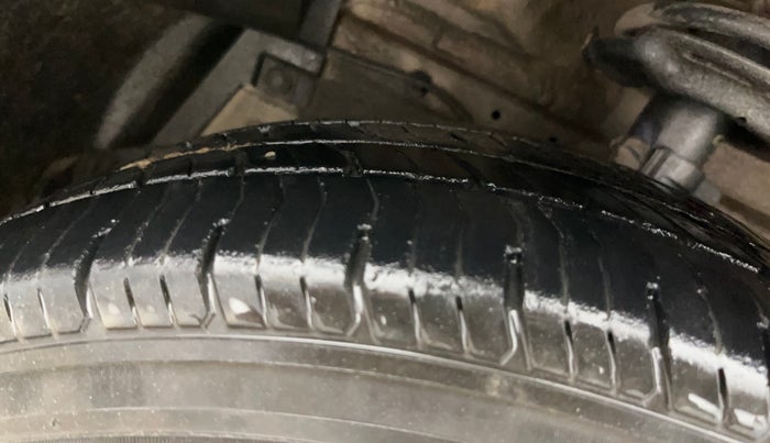 2015 Maruti Swift ZXI, Petrol, Manual, 64,697 km, Left Front Tyre Tread