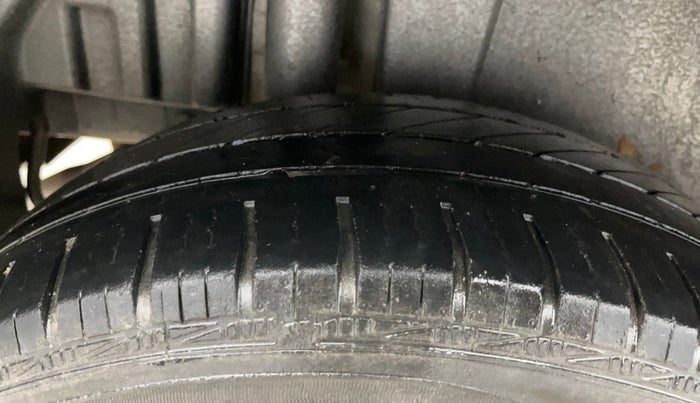 2015 Maruti Swift ZXI, Petrol, Manual, 64,697 km, Right Rear Tyre Tread