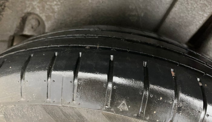 2015 Maruti Swift ZXI, Petrol, Manual, 64,697 km, Left Rear Tyre Tread