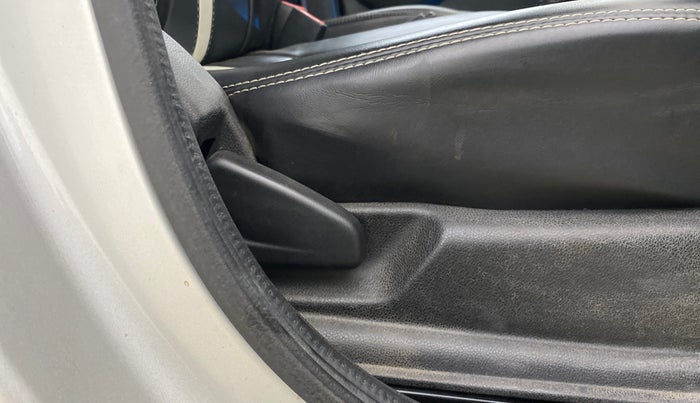 2021 Renault Kwid RXL, Petrol, Manual, 20,643 km, Driver Side Adjustment Panel