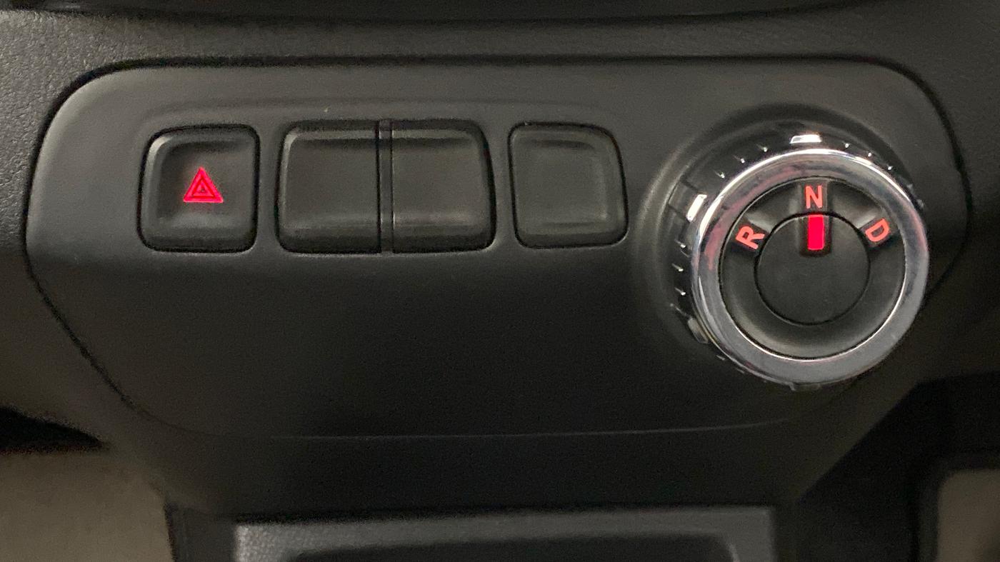 2017 Renault Kwid 1.0 RXL AT, Petrol, Automatic, 27,354 km, Gear Lever