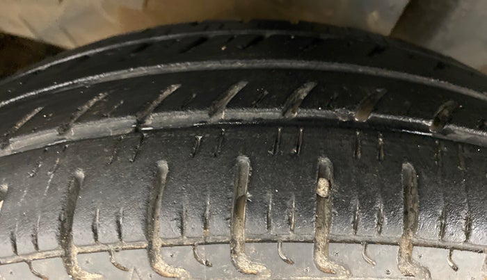 2017 Renault Kwid 1.0 RXL AT, Petrol, Automatic, 27,354 km, Left Front Tyre Tread