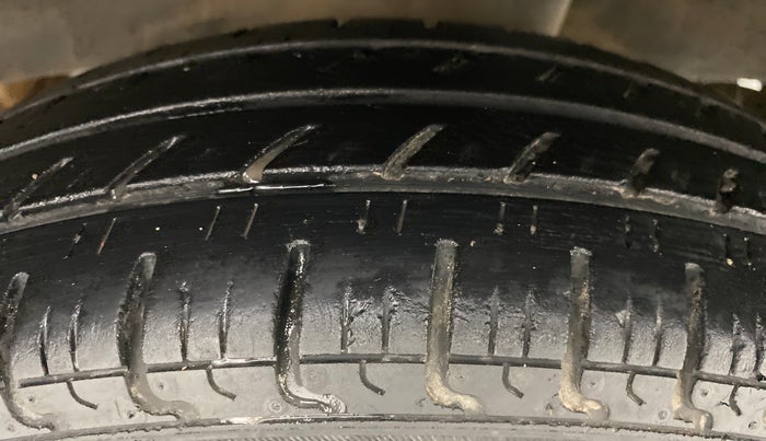 2017 Renault Kwid 1.0 RXL AT, Petrol, Automatic, 27,354 km, Left Rear Tyre Tread