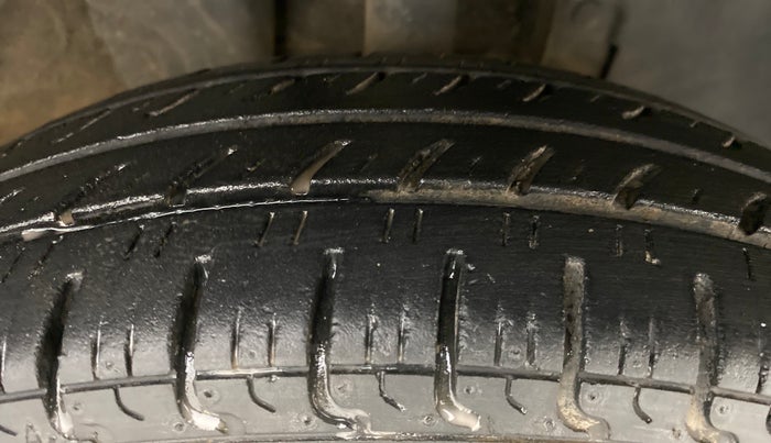 2017 Renault Kwid 1.0 RXL AT, Petrol, Automatic, 27,354 km, Right Front Tyre Tread
