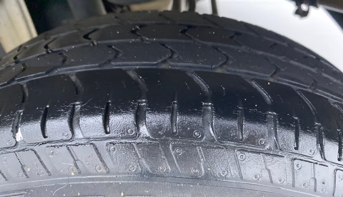 2013 Maruti Alto K10 LXI P, Petrol, Manual, 65,986 km, Left Rear Tyre Tread