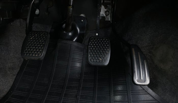 2013 Maruti Alto K10 LXI P, Petrol, Manual, 65,986 km, Pedals