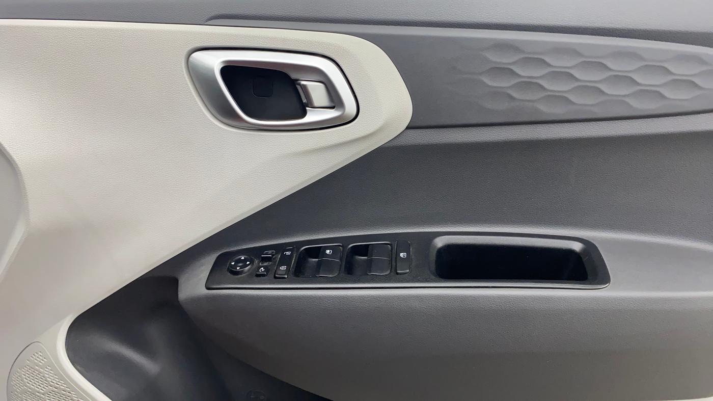 2022 Hyundai GRAND I10 NIOS SPORTZ 1.2 KAPPA VTVT CNG, CNG, Manual, 400 km, Driver Side Door Panels Control