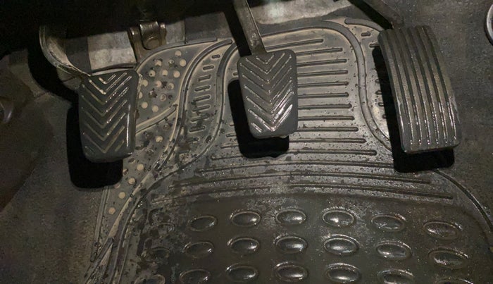 2016 Hyundai Eon ERA +, Petrol, Manual, 83,377 km, Pedals