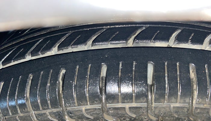 2016 Hyundai Eon ERA +, Petrol, Manual, 83,377 km, Left Front Tyre Tread