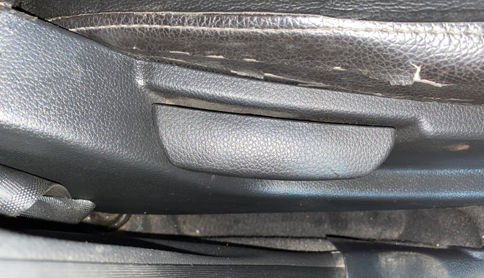 2016 Hyundai Eon ERA +, Petrol, Manual, 83,377 km, Driver Side Adjustment Panel