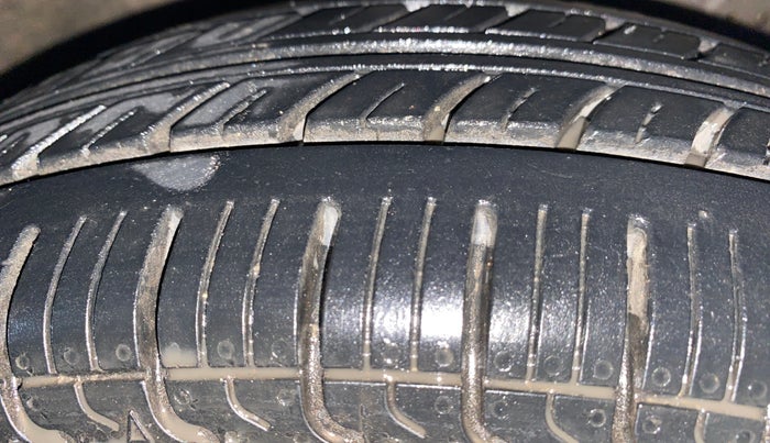 2016 Hyundai Eon ERA +, Petrol, Manual, 83,377 km, Right Front Tyre Tread