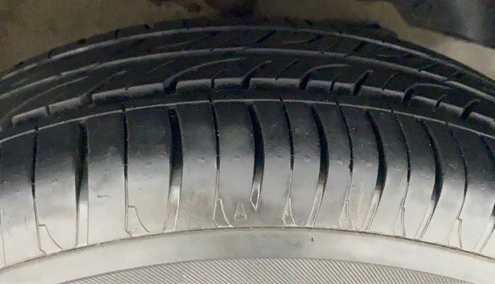 2017 Mahindra KUV 100 NXT K2 6 STR, Petrol, Manual, 8,524 km, Right Front Tyre Tread