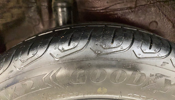 2015 Honda Jazz 1.2L I-VTEC V AT, Petrol, Automatic, 61,092 km, Right Rear Tyre Tread