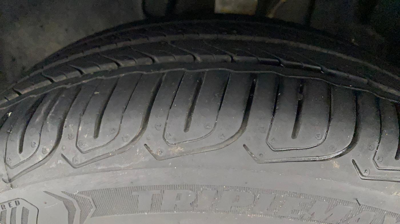 2022 Tata ALTROZ XZA PLUS, Petrol, Automatic, 7,418 km, Left Front Tyre Tread