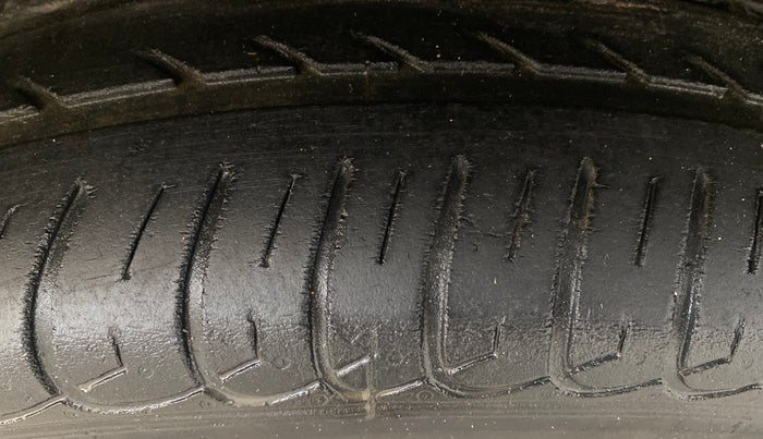 2014 Honda Amaze 1.2L I-VTEC S, Petrol, Manual, 99,162 km, Left Front Tyre Tread