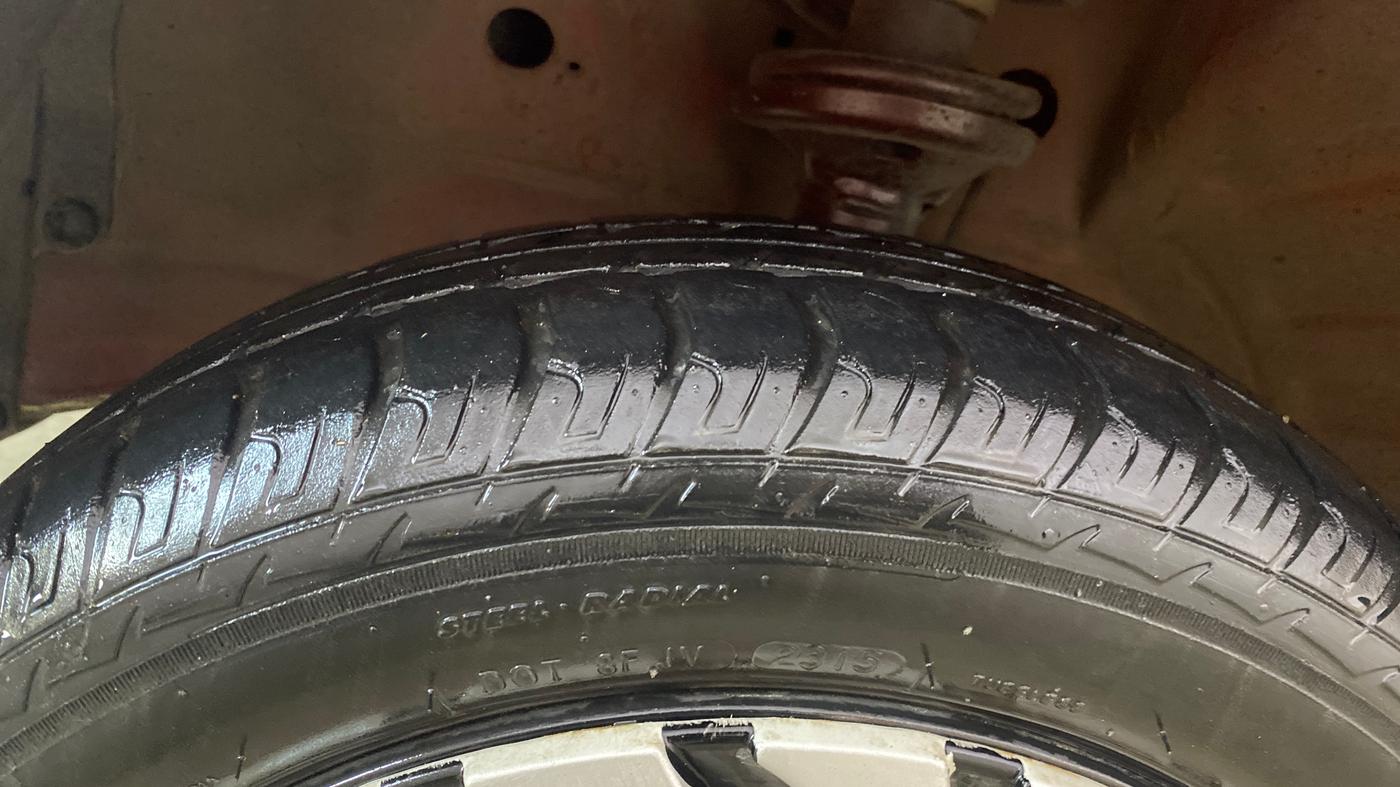 2015 Maruti Wagon R 1.0 VXI, Petrol, Manual, 35,643 km, Left Front Tyre Tread