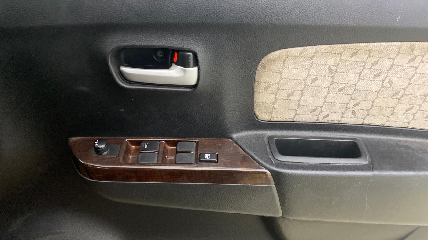 2015 Maruti Wagon R 1.0 VXI, Petrol, Manual, 35,643 km, Driver Side Door Panels Control