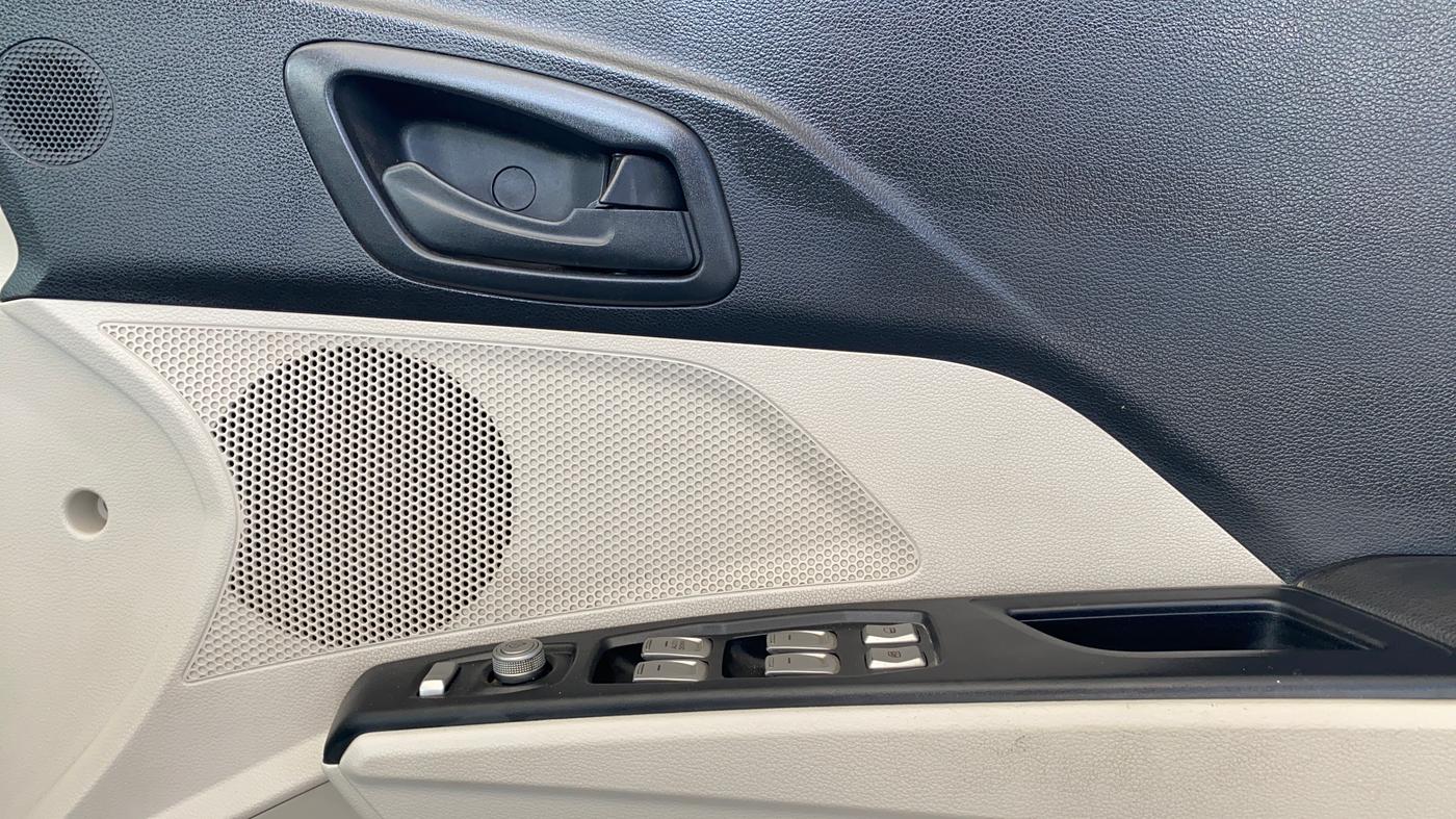 2019 Mahindra XUV300 W4 1.5 DIESEL, Diesel, Manual, 56,364 km, Driver Side Door Panels Control