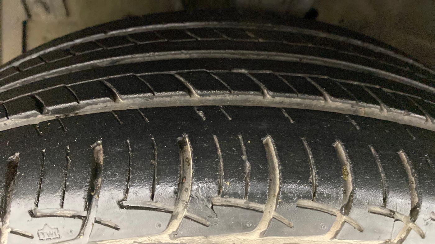 2011 Maruti Swift ZXI D, Petrol, Manual, 47,595 km, Left Front Tyre Tread