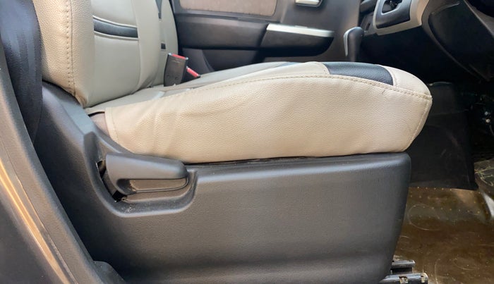 2016 Maruti Wagon R 1.0 VXI AMT, Petrol, Automatic, 23,495 km, Driver Side Adjustment Panel