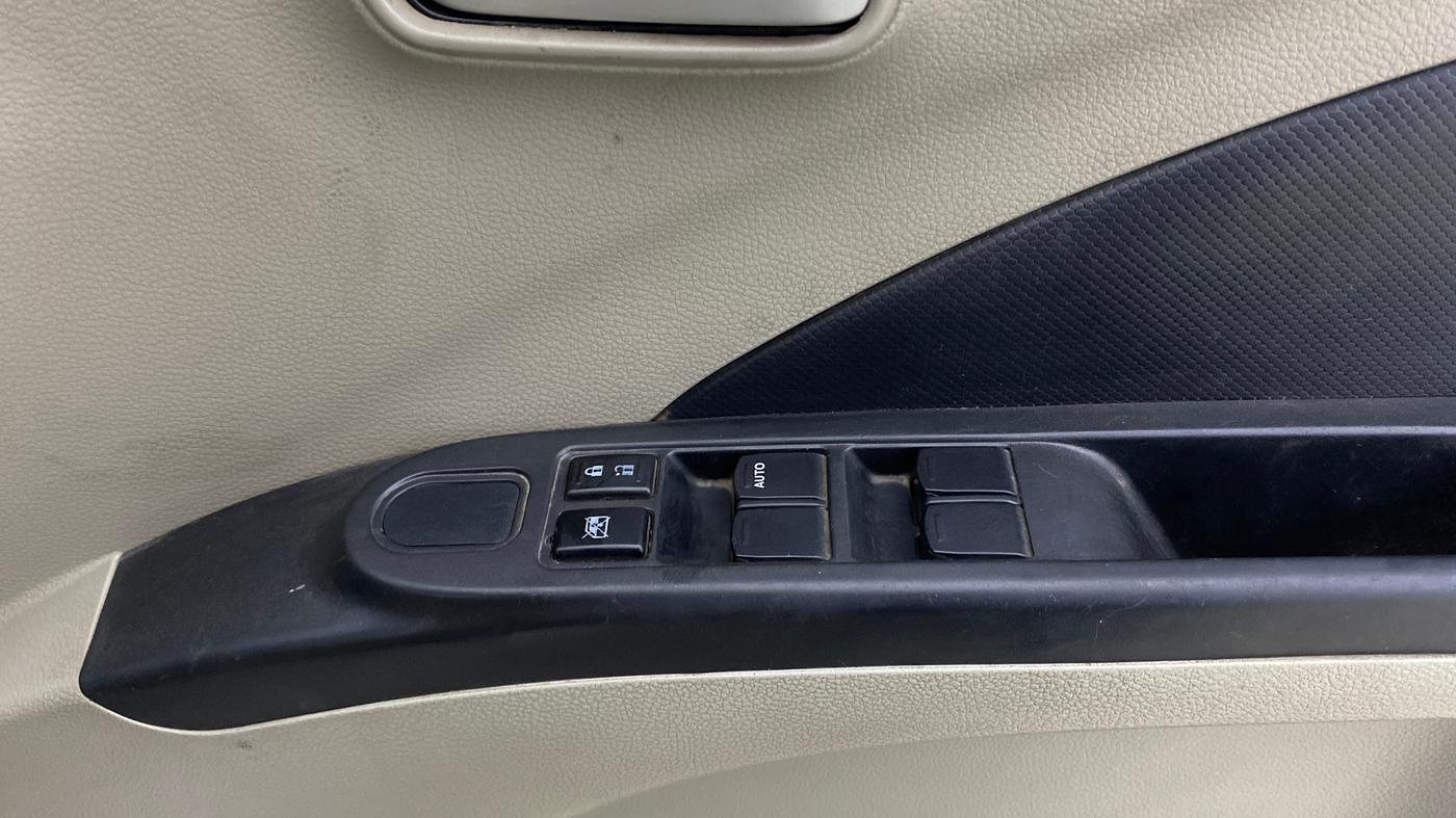 2016 Maruti Celerio VXI CNG, CNG, Manual, 98,118 km, Driver Side Door Panels Control
