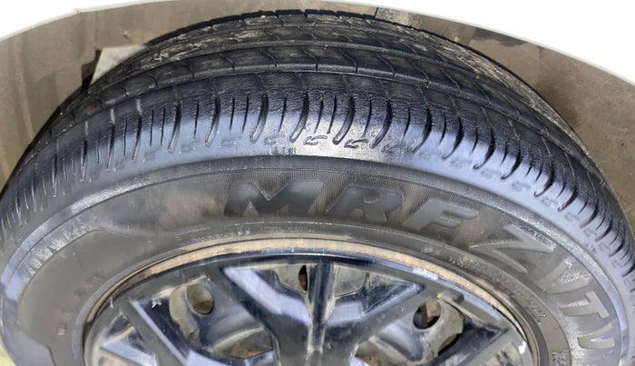 2016 Maruti Celerio VXI CNG, CNG, Manual, 98,051 km, Left Front Tyre Tread
