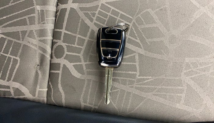 2017 Hyundai Grand i10 SPORTZ 1.2 KAPPA VTVT, Petrol, Manual, 1,04,654 km, Key Close Up