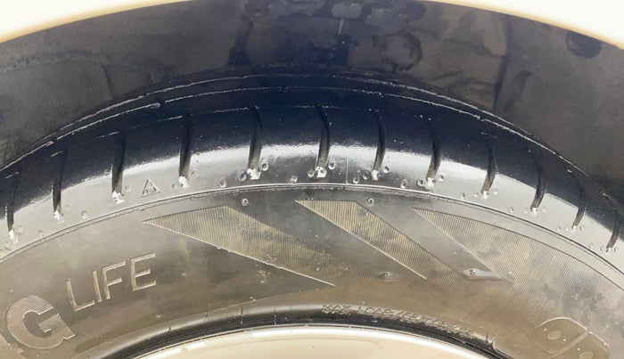 2017 Hyundai Grand i10 SPORTZ 1.2 KAPPA VTVT, Petrol, Manual, 1,04,654 km, Right Front Tyre Tread