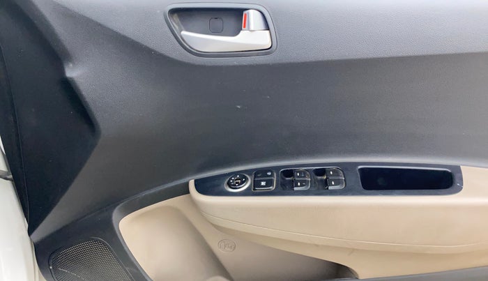 2017 Hyundai Grand i10 SPORTZ 1.2 KAPPA VTVT, Petrol, Manual, 1,04,654 km, Driver Side Door Panels Control