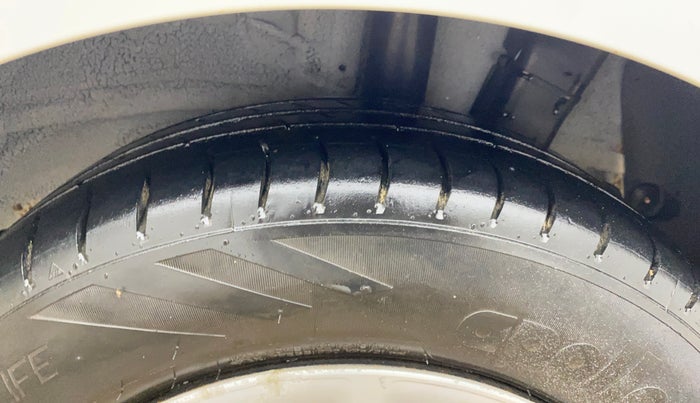 2017 Hyundai Grand i10 SPORTZ 1.2 KAPPA VTVT, Petrol, Manual, 1,04,654 km, Left Rear Tyre Tread