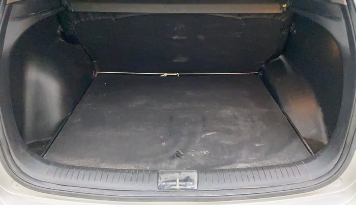 2015 Hyundai Creta S 1.6 PETROL, Petrol, Manual, 62,617 km, Boot Inside